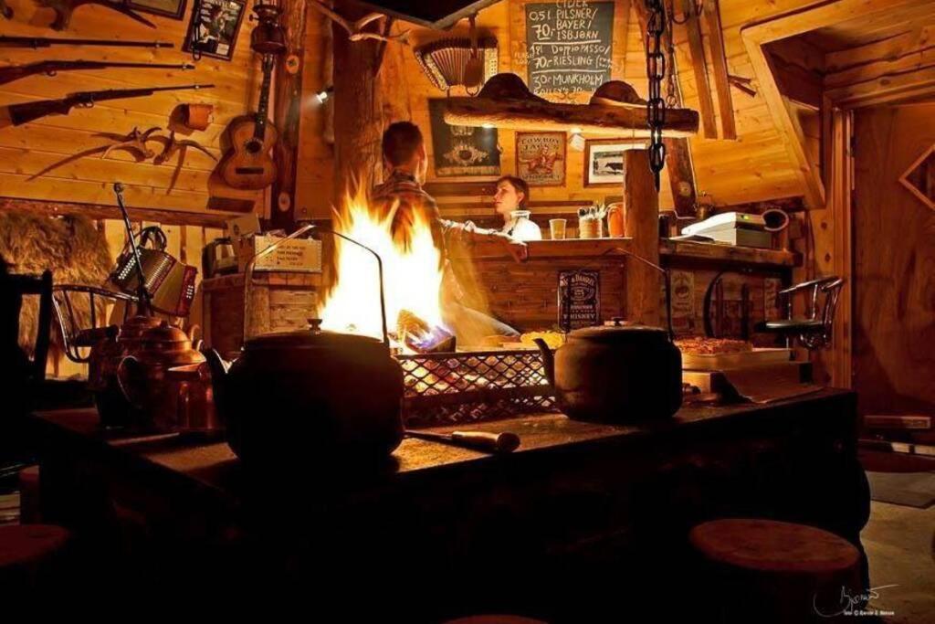 הוילה 100 Years Old Norwegian Log House In טרומסה מראה חיצוני תמונה