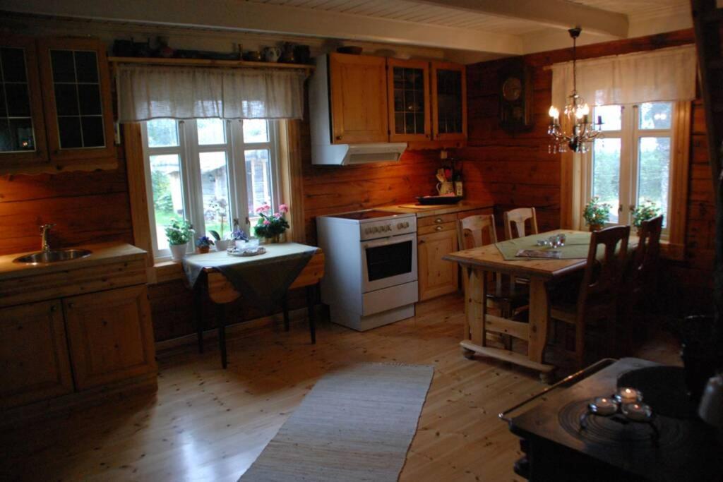 הוילה 100 Years Old Norwegian Log House In טרומסה מראה חיצוני תמונה